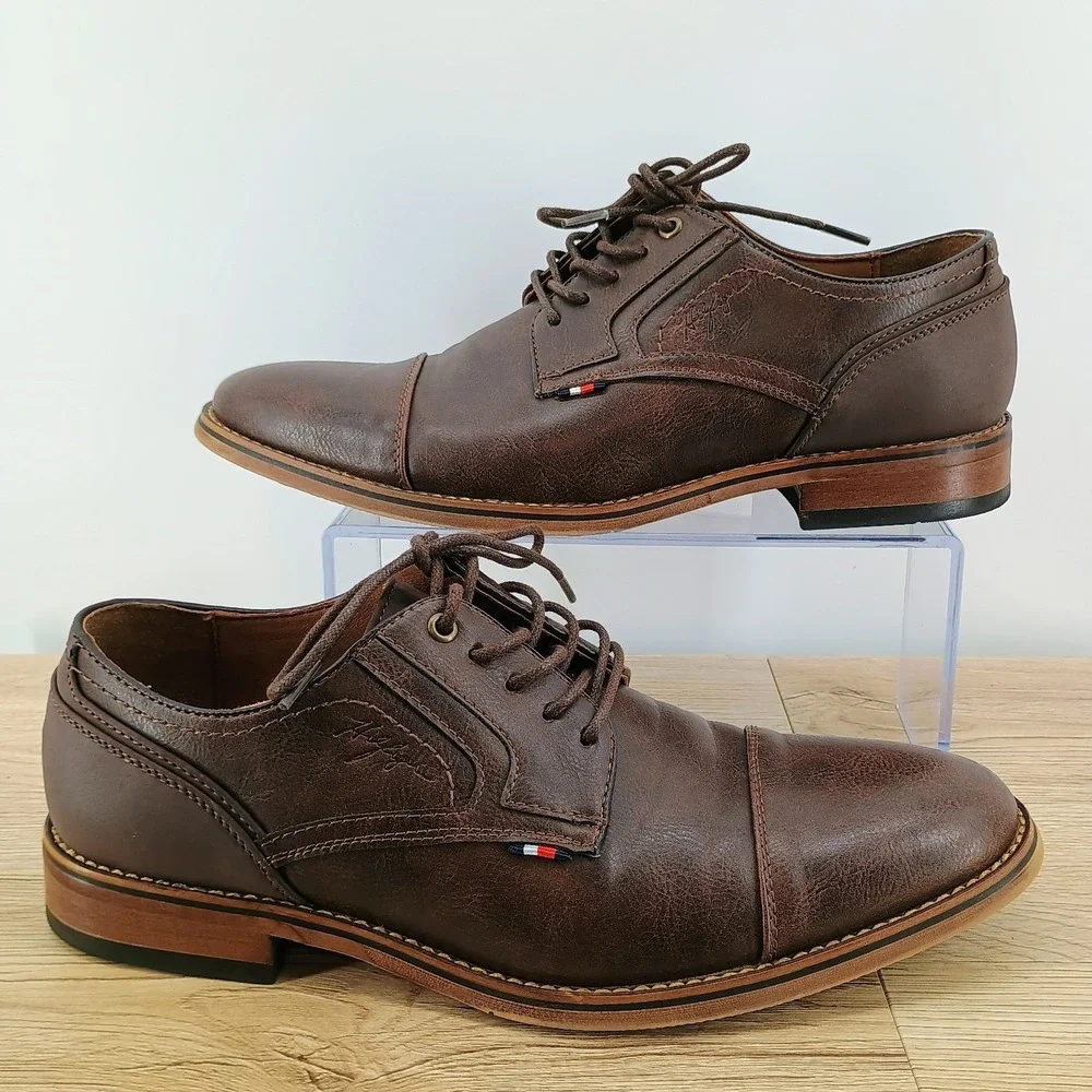 Tommy Hilfiger Banly Men Size 8.5 Brown PU Leather Dress Shoes Cap Toe Oxford